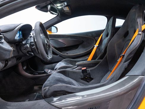 Used 2019 McLaren 600LT RWD image 8