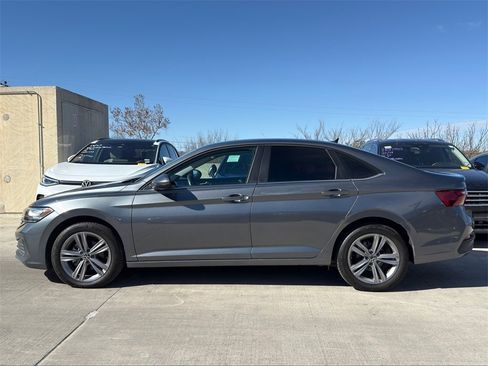 Used 2024 Volkswagen Jetta SE image 6