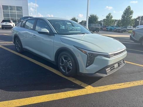Used 2025 Kia K4 FWD image 1