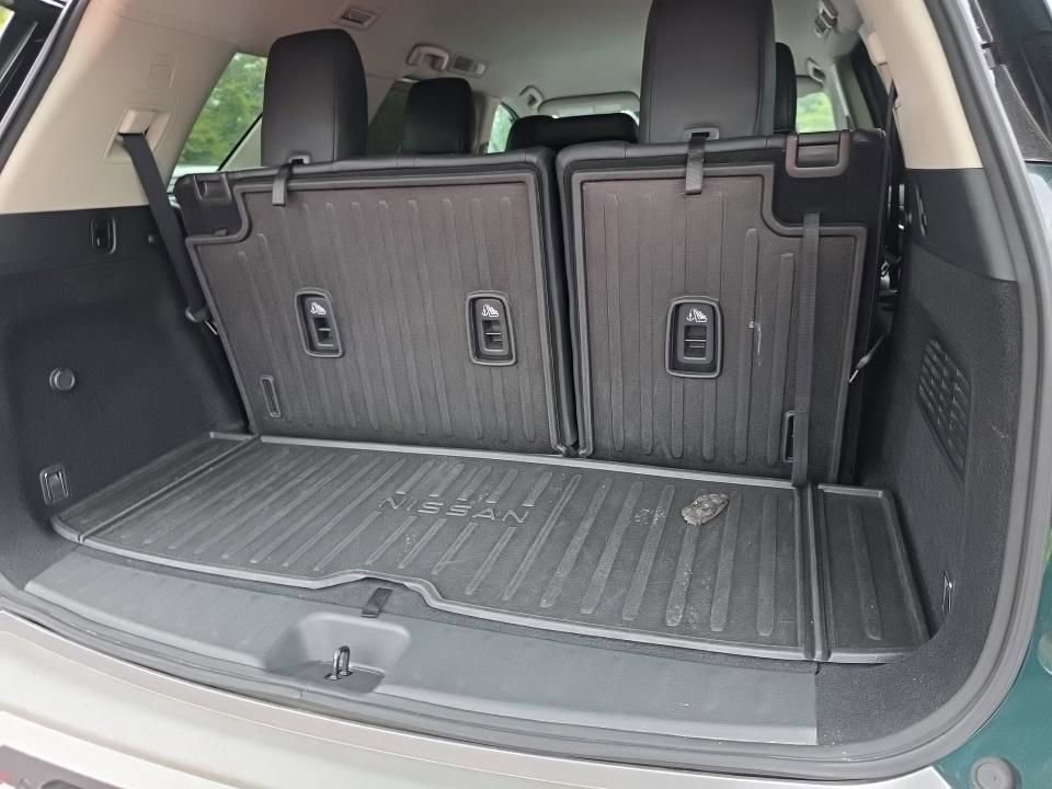 Used 2022 Nissan Pathfinder SL w/ Cargo Package AWD/4WD image 9