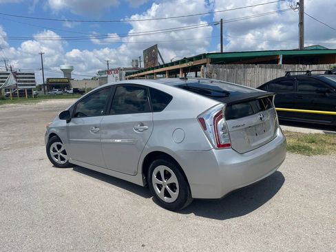 Used 2014 Toyota Prius Four FWD image 2
