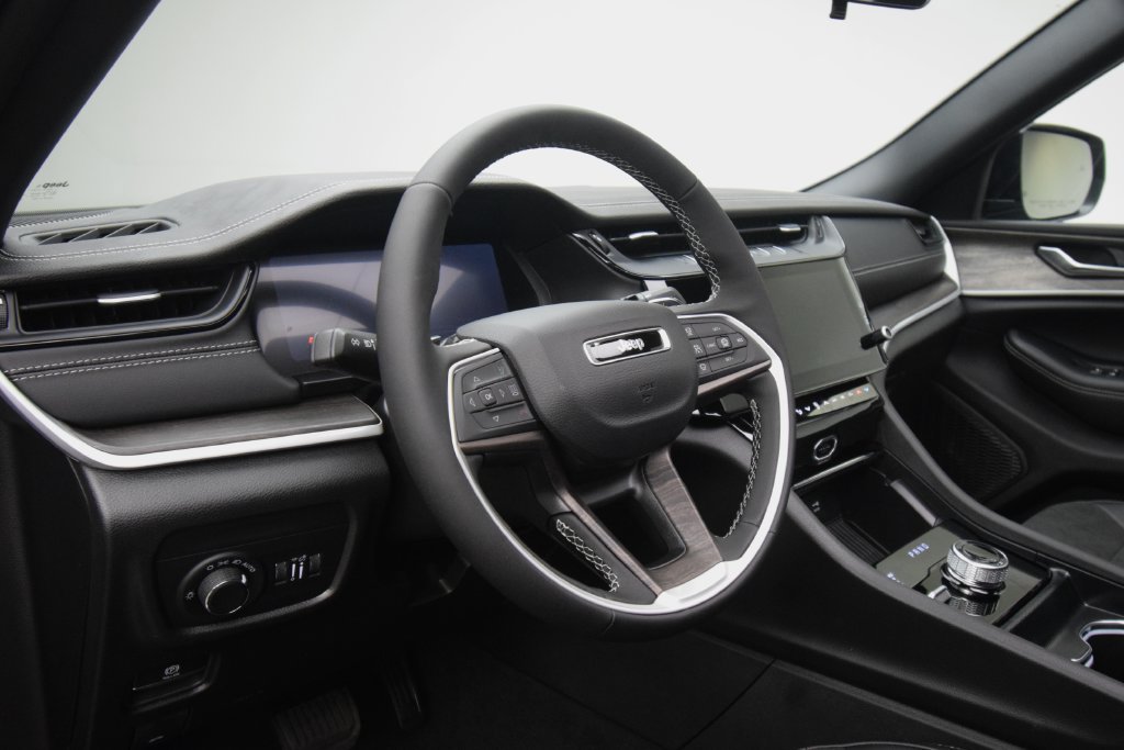 New 2027 Jeep Grand Cherokee Altitude AWD/4WD image 32