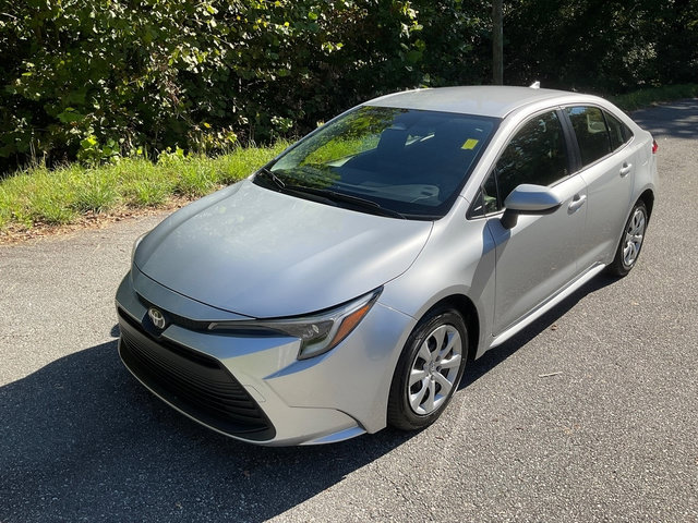 Used 2026 Toyota Corolla LE FWD image 2