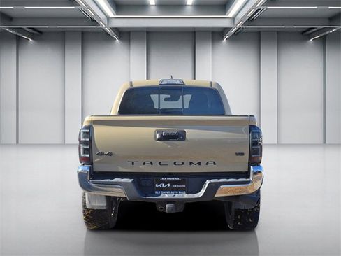 Used 2018 Toyota Tacoma SR5 image 5