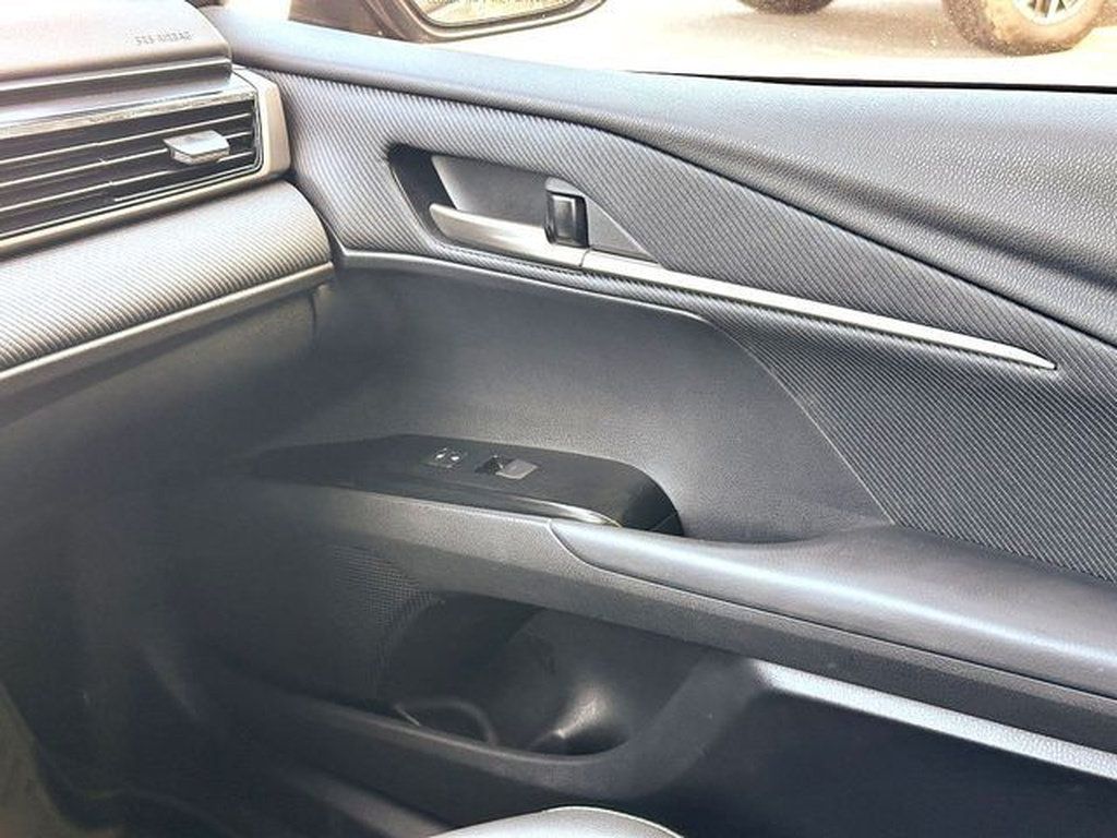 Used 2025 Toyota Camry SE w/ Convenience Package FWD image 25