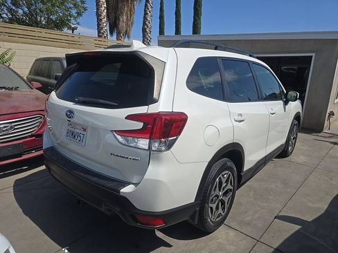 Used 2021 Subaru Forester Premium AWD/4WD image 3