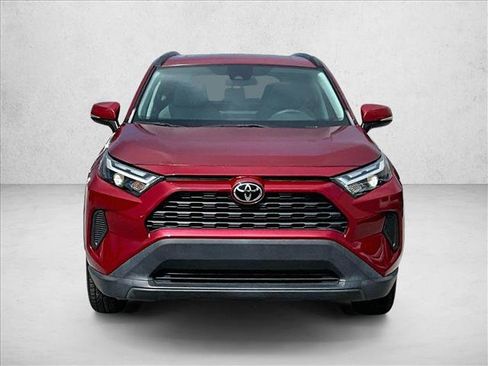 Used 2022 Toyota RAV4 XLE w/ Convenience Package FWD image 3