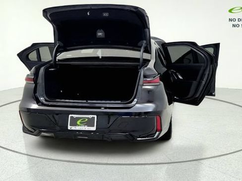 Used 2025 BMW i7 xDrive60 w/ Executive Package RWD image 18