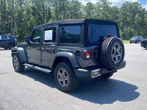 Used 2022 Jeep Wrangler Unlimited Sport AWD/4WD image 5