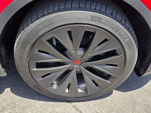 Used 2022 Tesla Model Y Long Range AWD/4WD image 9