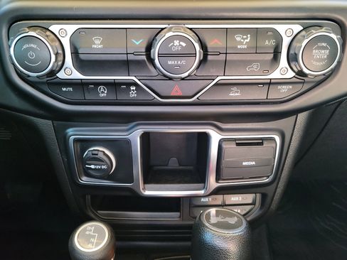 Used 2022 Jeep Wrangler Unlimited Sport image 12