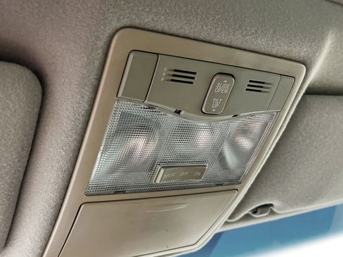 Used 2005 Toyota Avalon XLS image 22