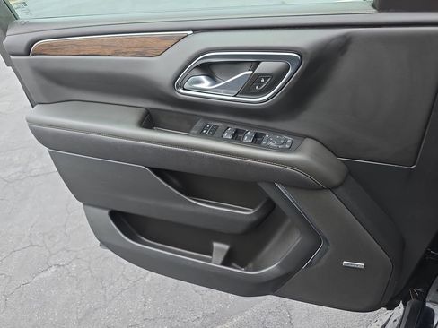 Used 2024 Chevrolet Suburban Premier image 28