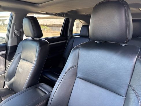 Used 2019 Toyota Highlander XLE image 11