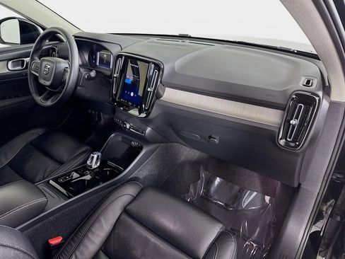 Used 2023 Volvo XC40 B5 Ultimate w/ Protection Package Premier image 32