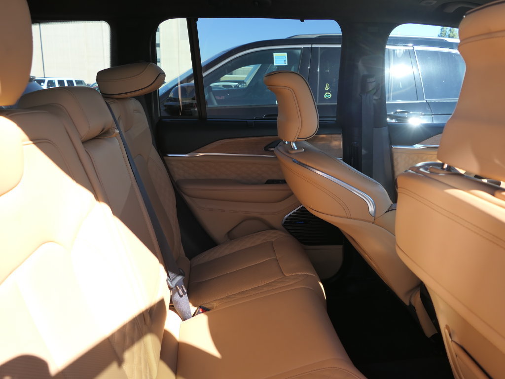 Used 2025 Jeep Grand Cherokee Summit AWD/4WD image 24