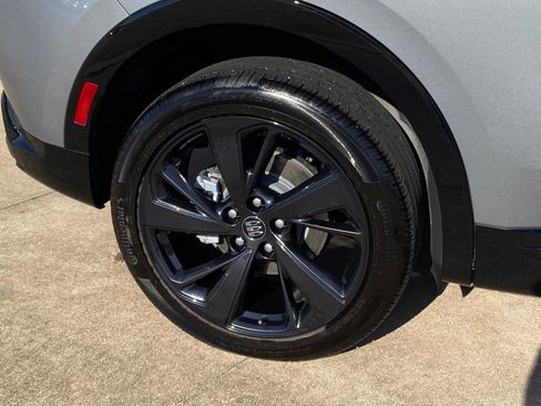 Used 2025 Buick Envision Sport Touring image 8