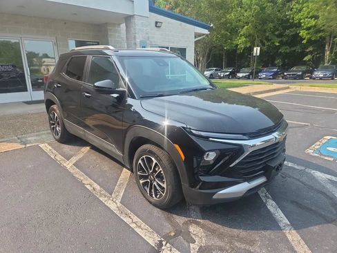 Used 2025 Chevrolet TrailBlazer LT AWD/4WD image 4