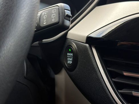 Used 2020 Ford Escape SE image 24