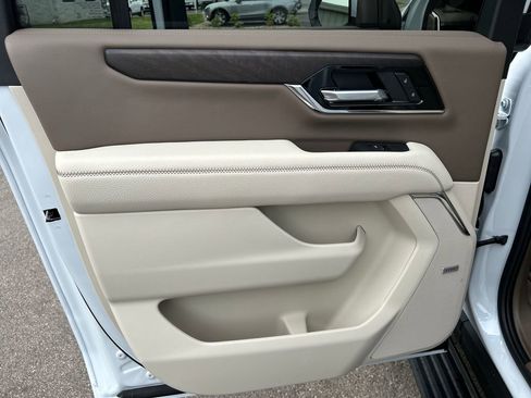 New 2026 GMC Yukon XL Denali w/ Denali Reserve Package AWD/4WD image 32