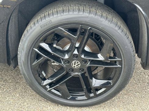 New 2026 Volkswagen Tiguan SE R-Line AWD/4WD image 8