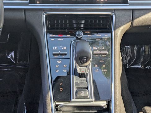 Used 2018 Porsche Panamera 4S image 6