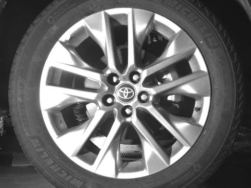 Certified 2025 Toyota RAV4 XLE Premium image 8