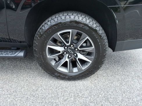 Certified 2023 Chevrolet Suburban Z71 w/ Luxury Package AWD/4WD image 13