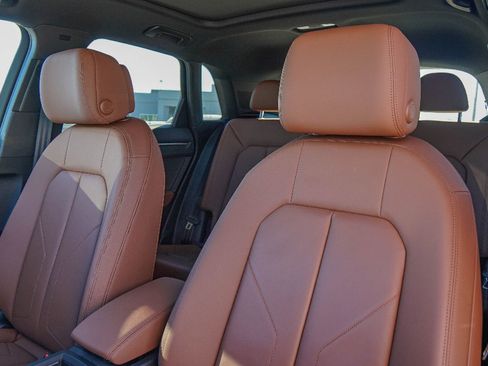 Certified 2025 Audi Q3 2.0T Premium w/ Convenience Package image 9