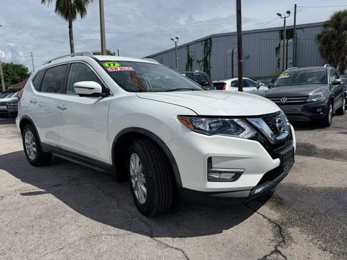 Used 2017 Nissan Rogue SV w/ SV Premium Package FWD image 3