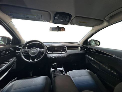 Used 2017 Kia Sorento AWD image 12