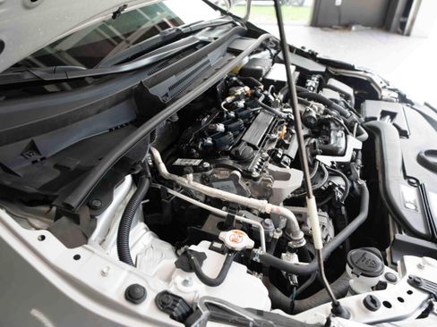 Used 2025 Toyota Corolla LE FWD image 31