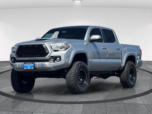 Used 2016 Toyota Tacoma TRD Sport w/ Towing Package RWD image 9