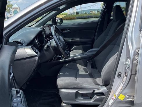 Used 2018 Toyota C-HR XLE FWD image 5