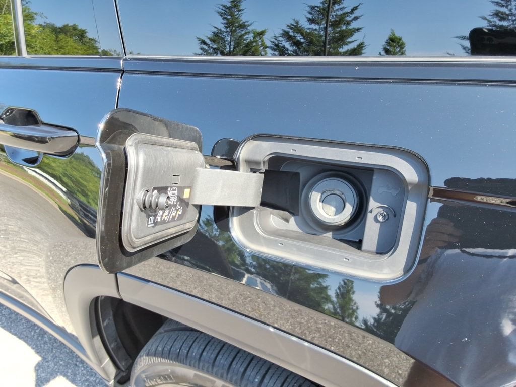 Used 2023 Jeep Grand Cherokee Limited w/ Luxury Tech Group II AWD/4WD image 12