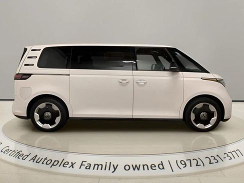Used 2025 Volkswagen ID. Buzz Pro S RWD image 6