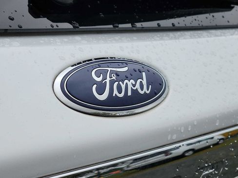 Used 2022 Ford Explorer XLT w/ Equipment Group 202A image 29