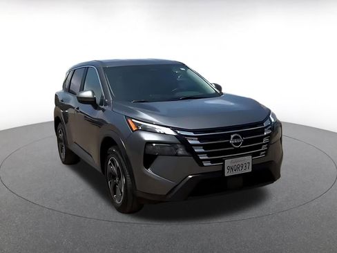 Used 2025 Nissan Rogue SV FWD image 3