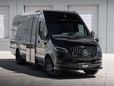 Used 2019 Mercedes-Benz Sprinter 3500 image 11