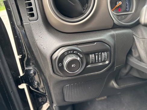 Used 2021 Jeep Wrangler Unlimited Sport image 43