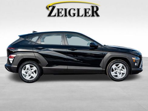 Certified 2025 Hyundai Kona SE image 8