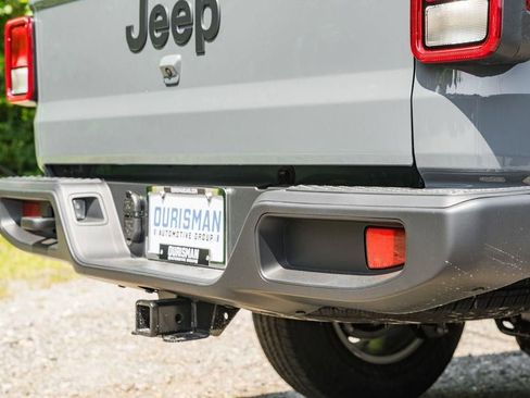 New 2025 Jeep Gladiator Sport image 7