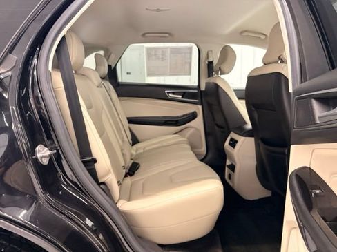 Used 2017 Ford Edge Titanium FWD image 9