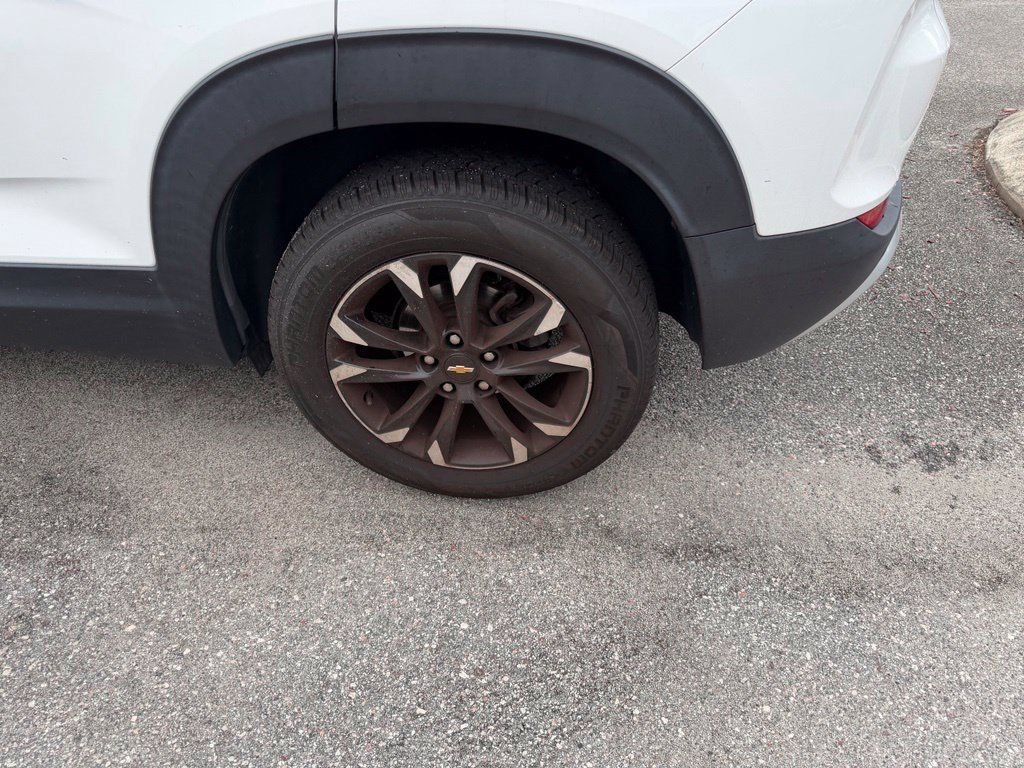 Used 2021 Chevrolet TrailBlazer LT w/ Convenience Package FWD image 11