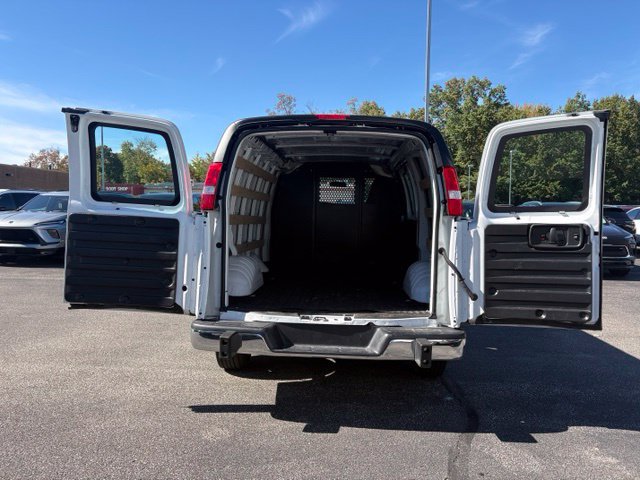 Used 2025 Chevrolet Express 2500 w/ Driver Convenience Package RWD image 8