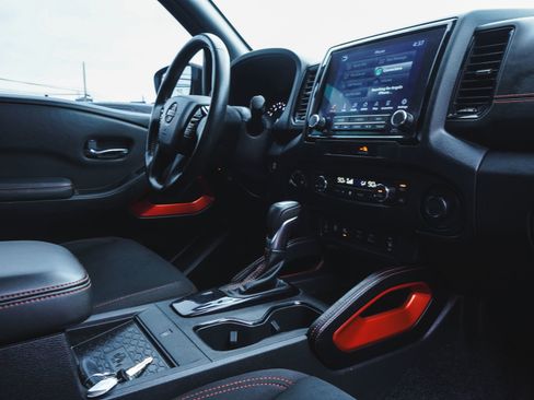 Used 2022 Nissan Frontier PRO-4X image 40