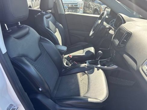 Used 2019 Jeep Compass Latitude w/ Popular Equipment Group AWD/4WD image 8