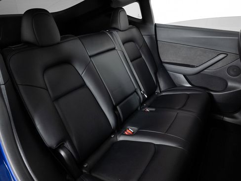 Used 2021 Tesla Model Y Long Range image 24