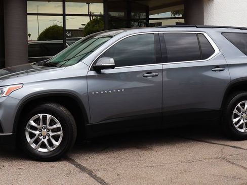 Used 2021 Chevrolet Traverse LT FWD image 4