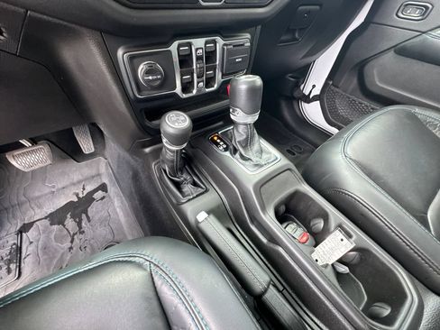 Used 2024 Jeep Wrangler High Altitude AWD/4WD image 31